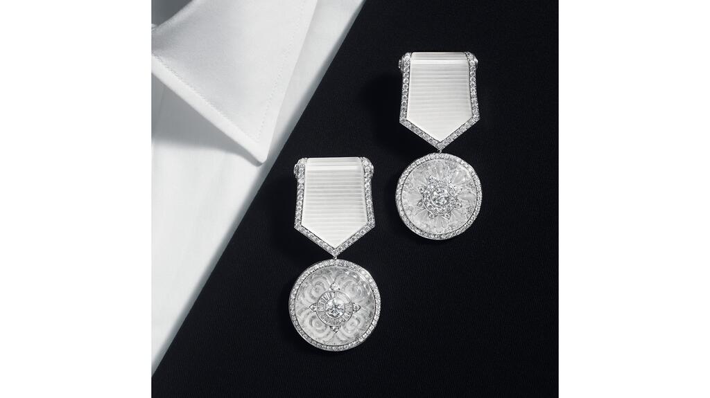 Each of the medals in “Les Médailles” are engraved according to the principle of glyptic art and contain carved grooves to mimic grosgrain ribbon. Boucheron Power of Couture Medallion